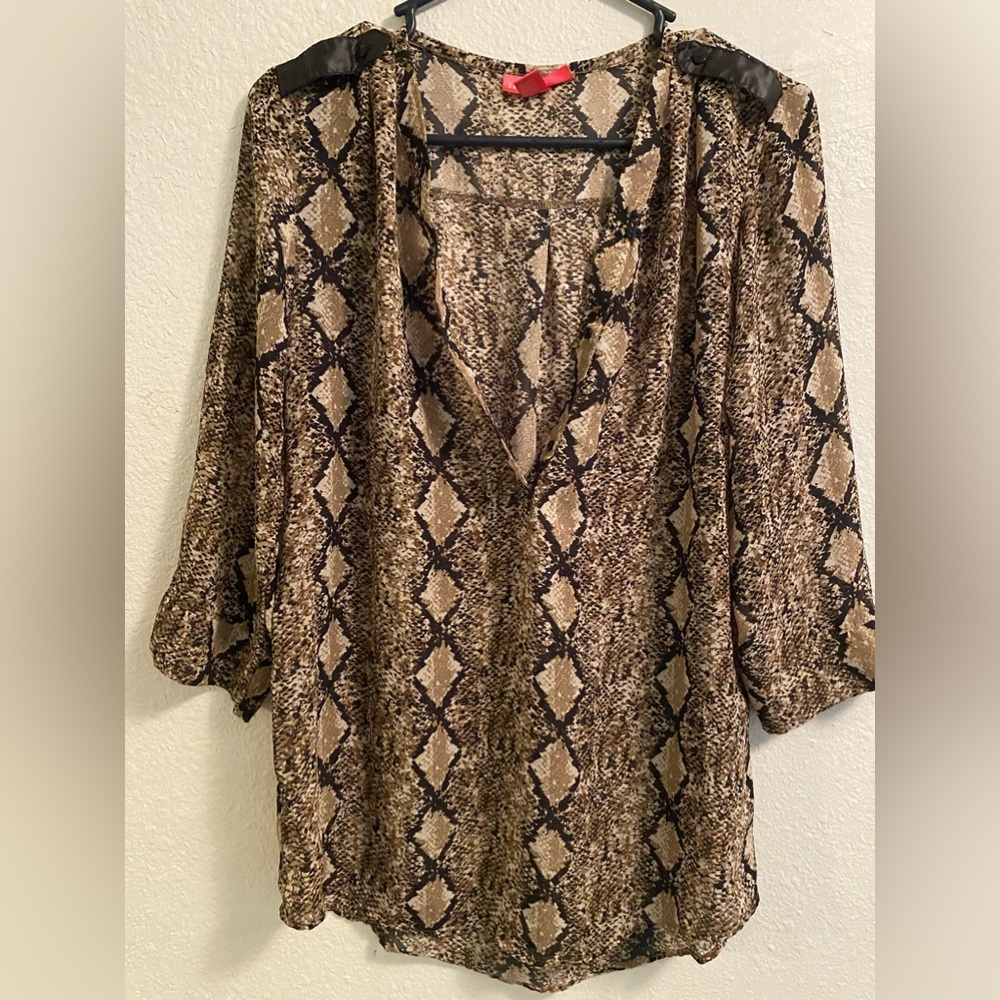 Y2K Mix & Co snake skin top blouse

Vintage vtg animal print 2000s baddie